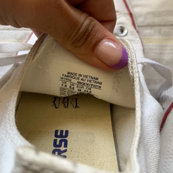 Converse - Picture 2 of 5